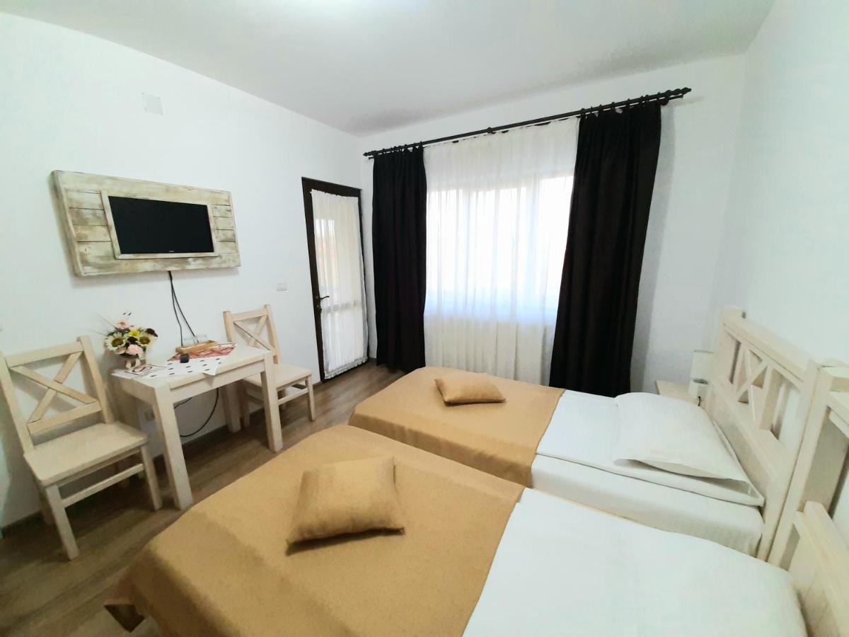 Dor De Casa Hotel Doljeşti Kültér fotó