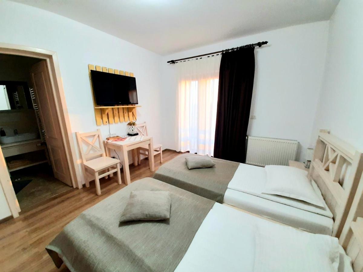 Dor De Casa Hotel Doljeşti Kültér fotó