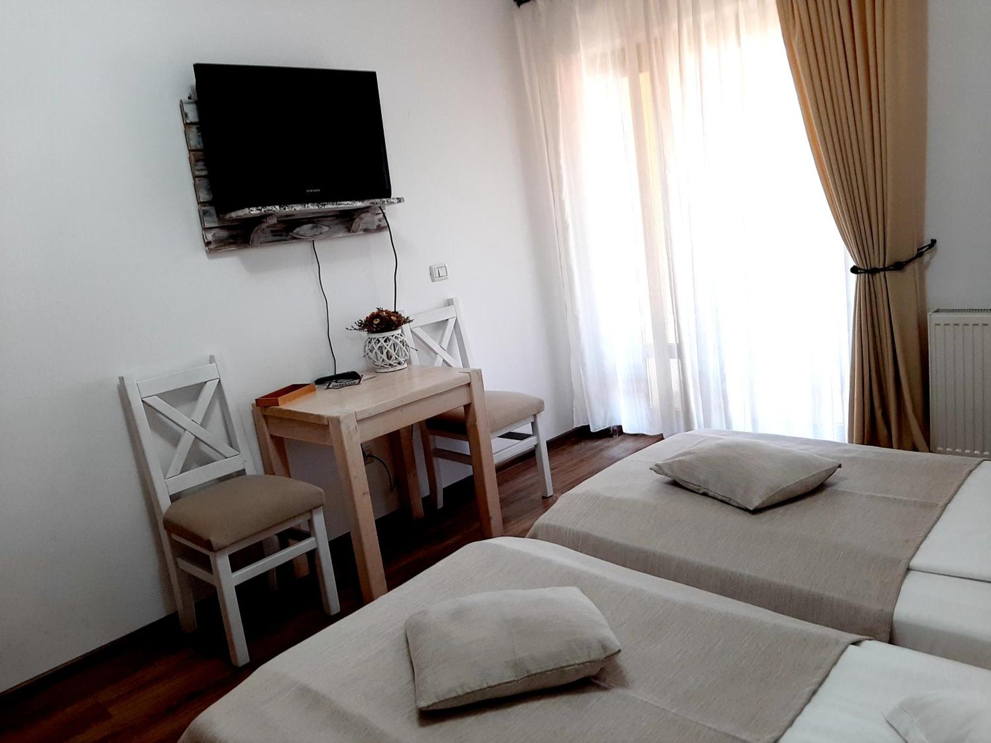 Dor De Casa Hotel Doljeşti Kültér fotó