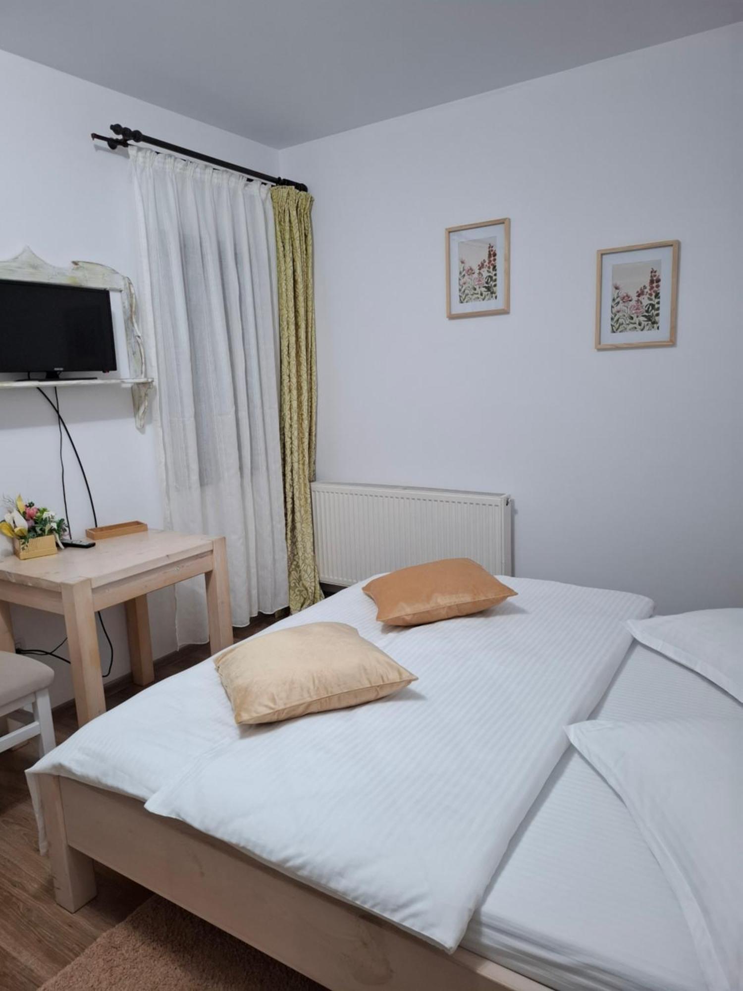 Dor De Casa Hotel Doljeşti Kültér fotó