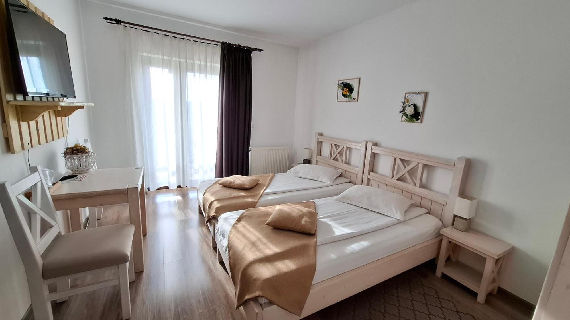 Dor De Casa Hotel Doljeşti Kültér fotó