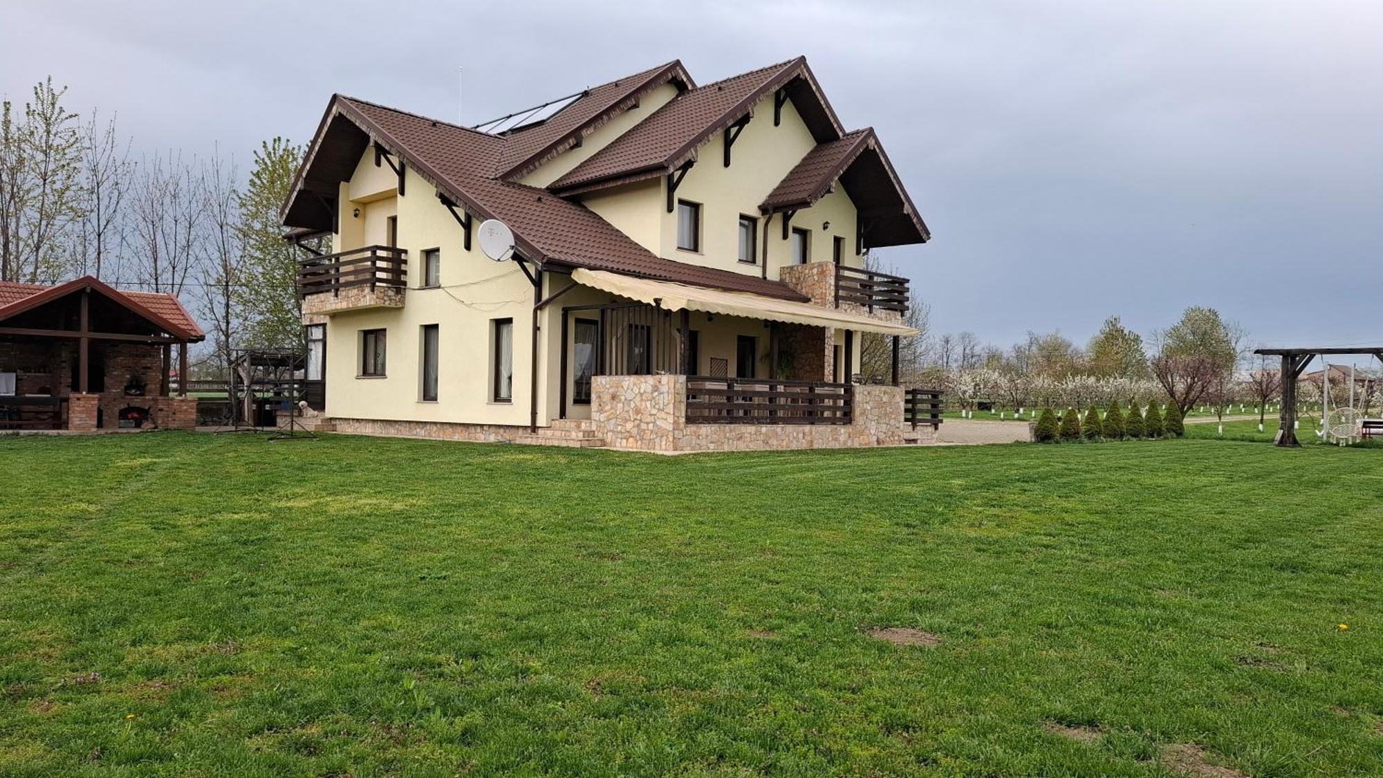 Dor De Casa Hotel Doljeşti Kültér fotó