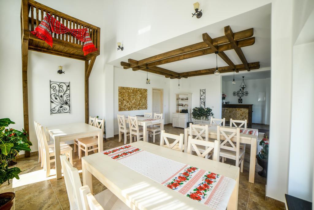 Dor De Casa Hotel Doljeşti Kültér fotó
